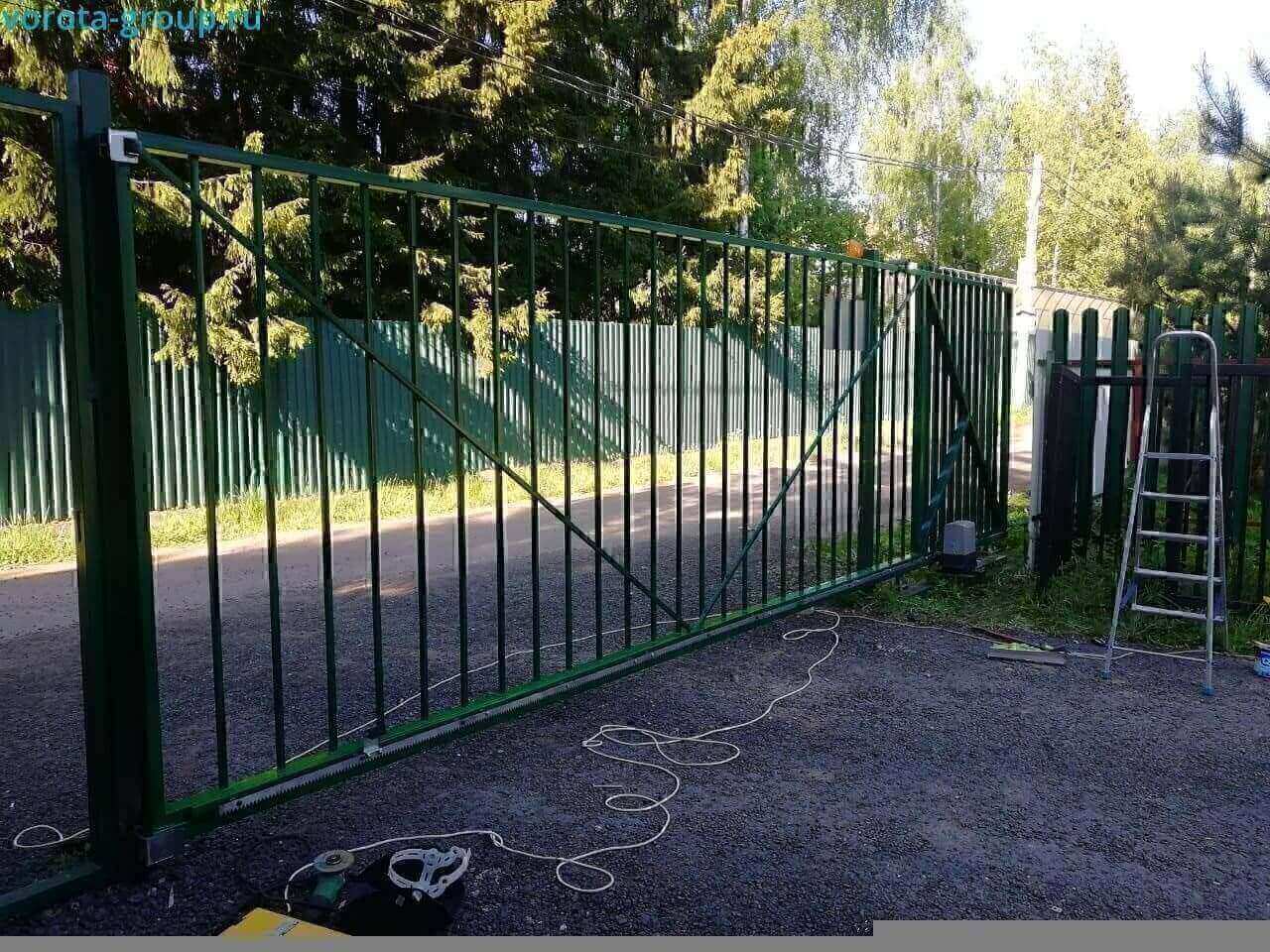 Сдвижные ворота с решеткой Сдвижные ворота с решеткой