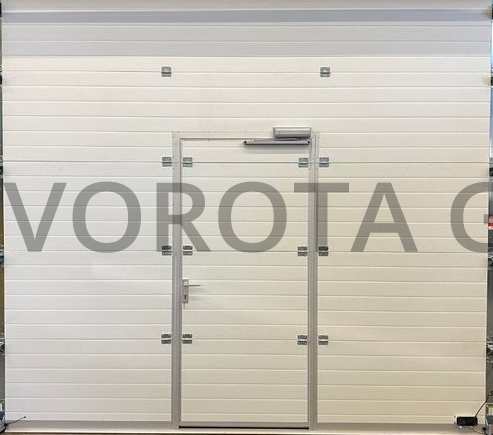 Гаражные секционные ворота Alutech белого цвета с дверью 2900x2900 Гаражные секционные ворота Alutech белого цвета с дверью 2900x2900